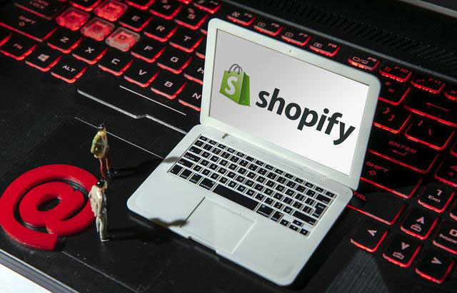 定制外貿(mào)獨立站商城和選擇Shopify建站大比拼，一擼到底！